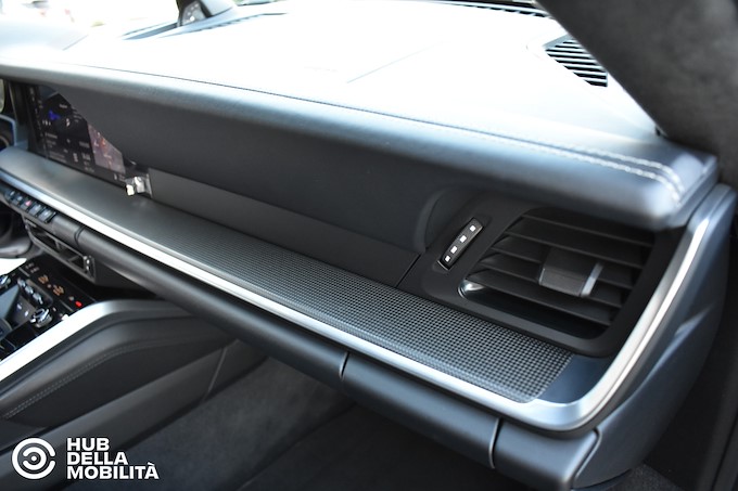 PORSCHE 911 Carrera 4S